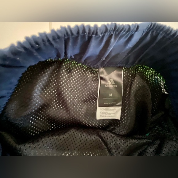 Boys Adidas swim trunks size M - Picture 5 of 7